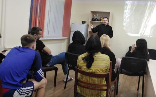 "Милосердие как выражение любви": беседа с учащимися Слонимского государственного колледжа фото 2