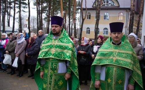Настоятель прихода побывал на престольных торжествах в Лавришевском монастыре фото 2