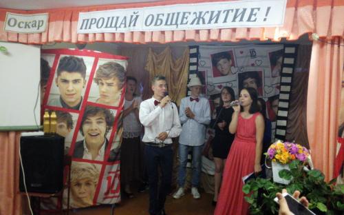 Священник Иоанн Нудьга поздравил выпускников Слонимского колледжа фото 1