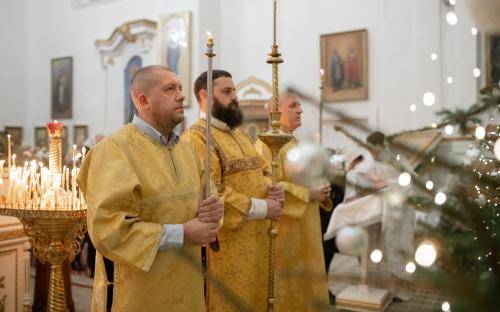 «Слава в вышних Богу и на земли мир, в человецех благоволение!»: Троицкий приход встретил Рождество Христово фото 8