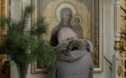 «Слава в вышних Богу и на земли мир, в человецех благоволение!»: Троицкий приход встретил Рождество Христово фото 19