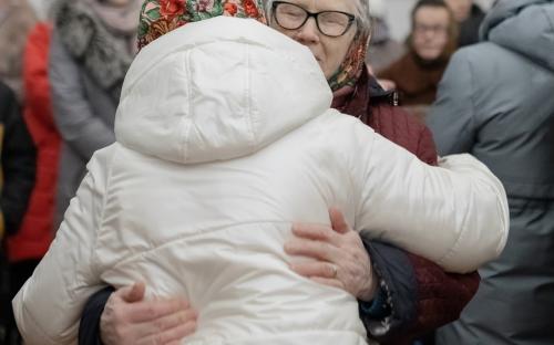 «Слава в вышних Богу и на земли мир, в человецех благоволение!»: Троицкий приход встретил Рождество Христово фото 38
