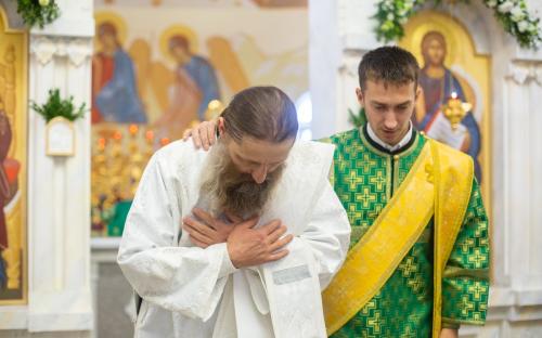 Настоятель прихода побывал на престольных торжествах в Лавришевском монастыре фото 12