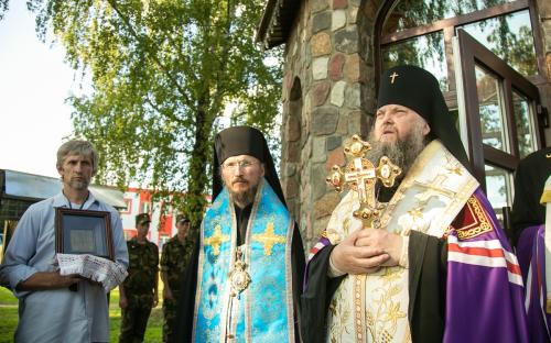 ФОТОРЕПОРТАЖ: На приходе Троицкого собора освятили новосооруженную часовню фото 30