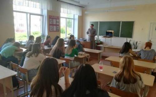 Иерей Сергий провел беседу с учащимися Слонимского колледжа