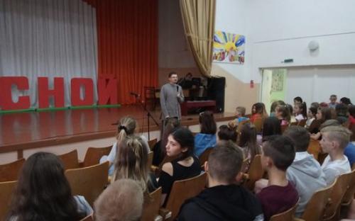 В детском лагере прошла беседа со священником Троицкого собора