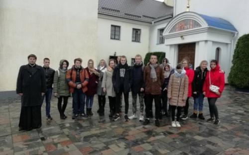 Священник и волонтеры Слонимского колледжа посетили святые места г. Гродно