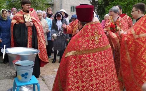 Клирики и прихожане Троицкого собора совершили крестный ход по г. Слониму фото 4