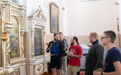 ФОТОРЕПОРТАЖ: Клирик и молодежь Троицкого собора приняли участие в епархиальном велопробеге фото 22