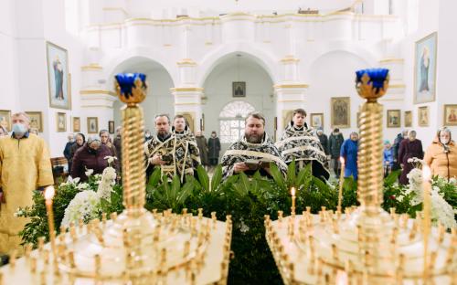 "Благообразный Иосиф с древа снем Пречистое Тело Твое": вынос Плащаницы Спасителя фото 24