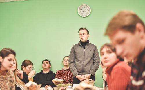 На приходе Троицкого собора состоялась встреча двух молодежных движений фото 5