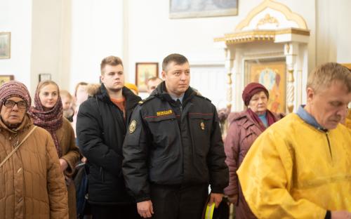 «Стань заметнее — береги жизнь!»: акция на приходе Троицкого собора фото 2