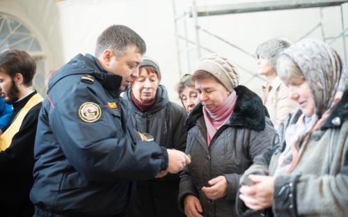 «Стань заметнее — береги жизнь!»: акция на приходе Троицкого собора фото 8