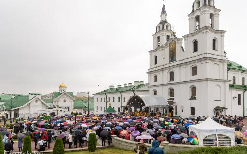 Священники Троицкого собора и молодежь Слонима побывали на торжествах в г. Минске фото 1