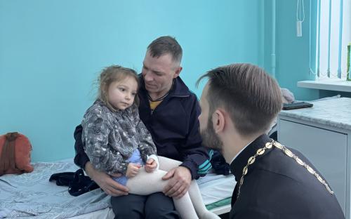 Рождественское поздравление принесли активные прихожане в детское отделение Слонимской ЦРБ фото 11