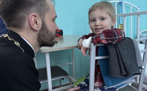 Рождественское поздравление принесли активные прихожане в детское отделение Слонимской ЦРБ фото 5
