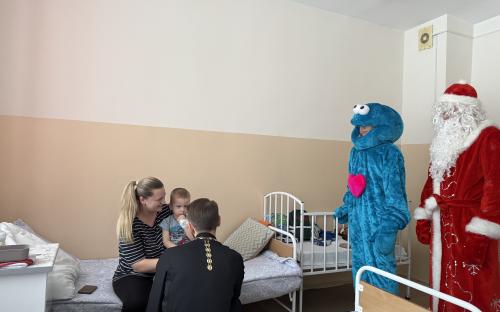 Рождественское поздравление принесли активные прихожане в детское отделение Слонимской ЦРБ фото 9