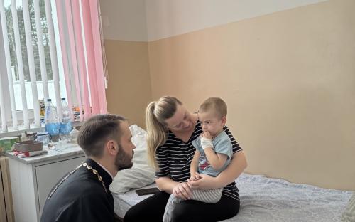 Рождественское поздравление принесли активные прихожане в детское отделение Слонимской ЦРБ фото 2