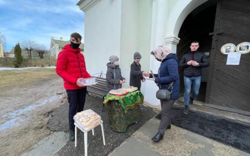 На приходе Свято-Троицкого собора г. Слонима прихожан поздравляли с масленицей фото 3