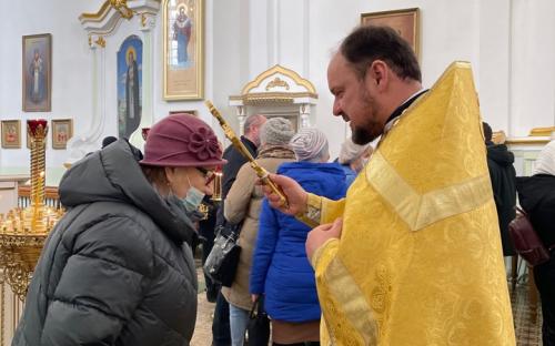 На приходе Свято-Троицкого собора г. Слонима прихожан поздравляли с масленицей фото 7