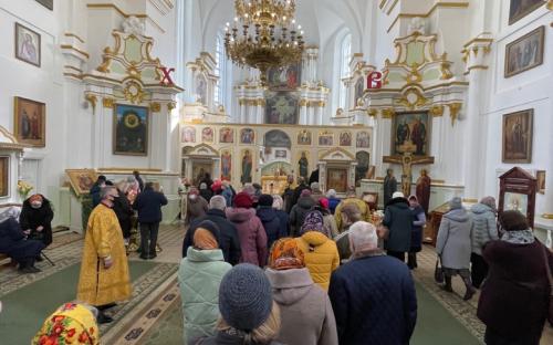 На приходе Свято-Троицкого собора г. Слонима прихожан поздравляли с масленицей фото 9