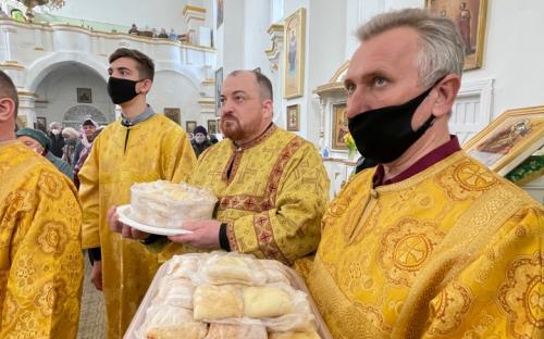На приходе Свято-Троицкого собора г. Слонима прихожан поздравляли с масленицей фото 20