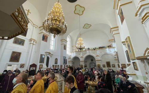 На приходе Свято-Троицкого собора г. Слонима прихожан поздравляли с масленицей фото 22