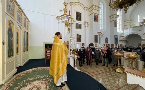 На приходе Свято-Троицкого собора г. Слонима прихожан поздравляли с масленицей фото 24