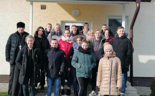 Ребята из волонтерского отряда вместе со священником посетили Мир и Несвиж фото 14