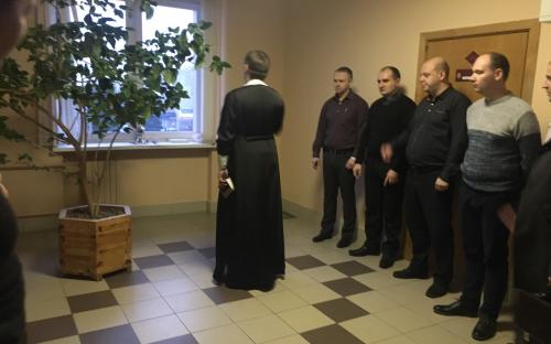Клирик прихода иерей Иоанн Нудьга совершил чин освящения отделения уголовного розыска фото 1