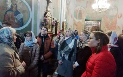 Священник и волонтеры Слонимского колледжа посетили святые места г. Гродно фото 4