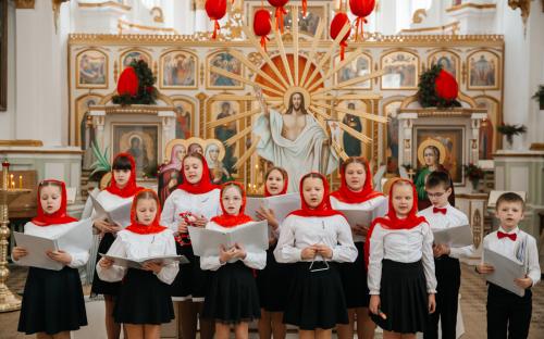 Пасхальный концерт детского хора состоялся в Свято-Троицком соборе г. Слонима фото 17