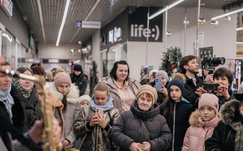 V Рождественский флешмоб состоялся в Слониме фото 25