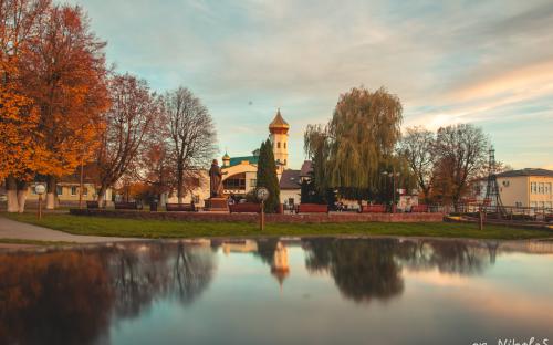 Свято-Троицкий собор и часовня в красках осени фото 18