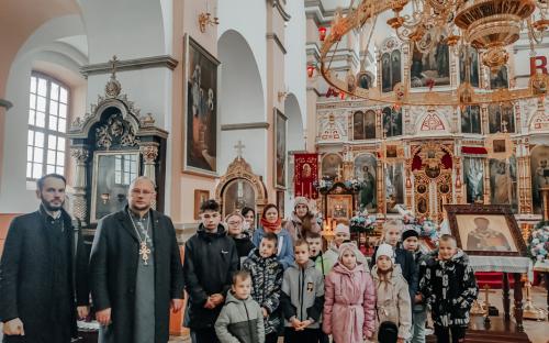 Воспитанники воскресной школы Троицкого собора побывали на Новогрудской земле фото 13