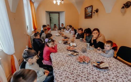Воспитанники воскресной школы Троицкого собора побывали на Новогрудской земле фото 19