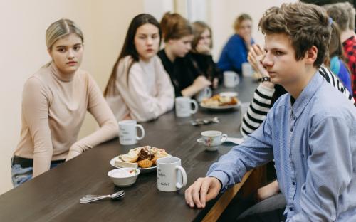На приходе прошла воскресная встреча молодежи с настоятелем фото 4