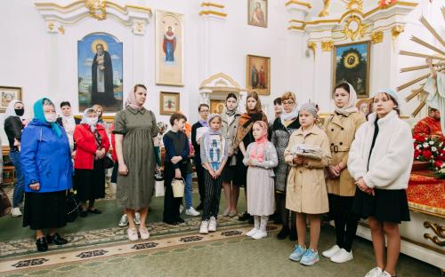 На приходе Троицкого собора в Неделю жен-мироносиц поздравили с Пасхой прихожан фото 21