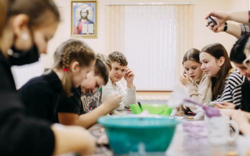 Приход Свято-Троицкого собора посетили учащиеся 8-х классов средней школы №10 фото 9