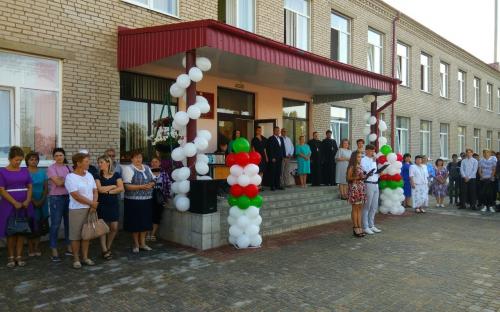 Священнослужители побывали на торжественных линейках в учебных заведениях г. Слонима фото 3