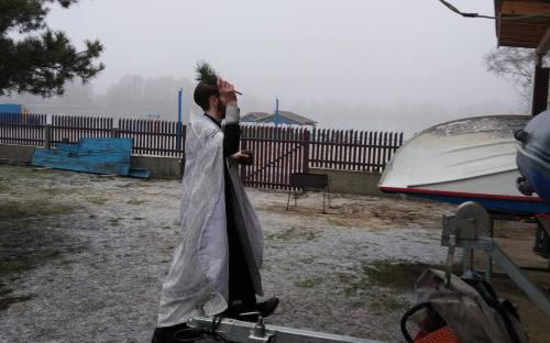 Священник Троицкого собора освятил Лобазовское озеро в г. Слониме фото 4