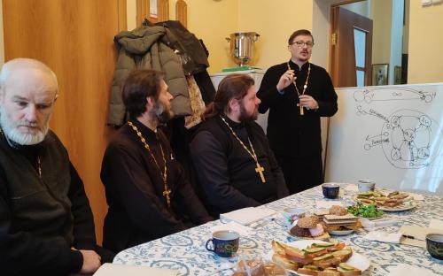 Священник Сергий Ярмолович провел беседу со священниками Кореличского благочиния фото 4