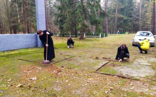Волонтеры приняли участие в епархиальной акции "У Бога все живы" фото 3