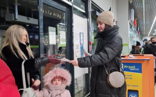 "Дари радость на Рождество": Троицкий собор принял участие в епархиальной акции фото 2