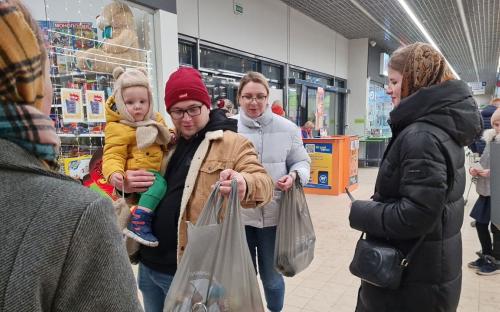 "Дари радость на Рождество": Троицкий собор принял участие в епархиальной акции фото 7