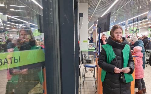 "Дари радость на Рождество": Троицкий собор принял участие в епархиальной акции фото 16