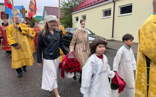 Крестный ход в День Победы прошел в Слониме фото 5