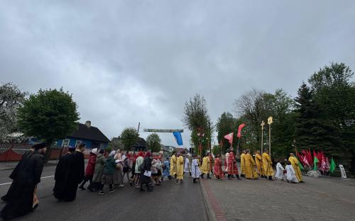 Крестный ход в День Победы прошел в Слониме фото 16