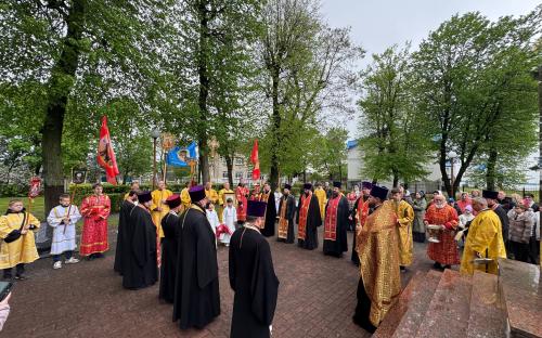 Крестный ход в День Победы прошел в Слониме фото 21
