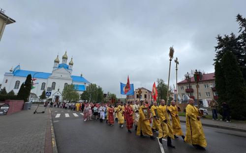 Крестный ход в День Победы прошел в Слониме фото 38